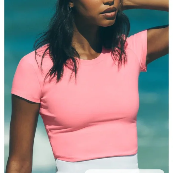 LIMITED COLOR alo yoga neon bubblegum alosoft crop finesse short sleeve - Picture 2 of 4